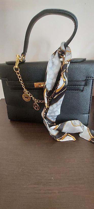 bez torbica mona: Crna elegantna Hermes ženska torba sa ručkom i zlatnim detaljima U — 1