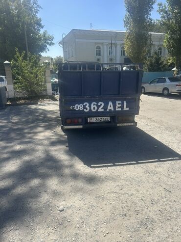 водитель фура: Услуги грузоперевозок на малотоннажном бортовом грузовике. - Тип