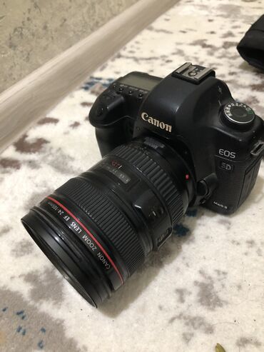 Фотоаппараты: Продается фотоаппарат 
Canon 5d mark 2 
Срочно!