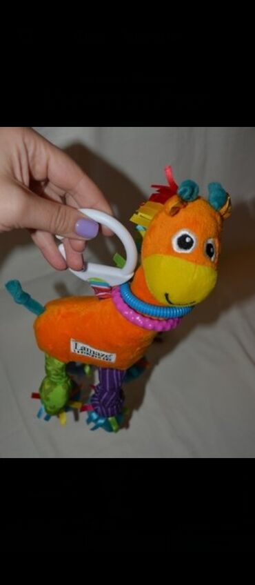 детская игрушка на кроватку: Продаю жирафика для вашего малыша. весëлый, и забавный) звенит и пищит