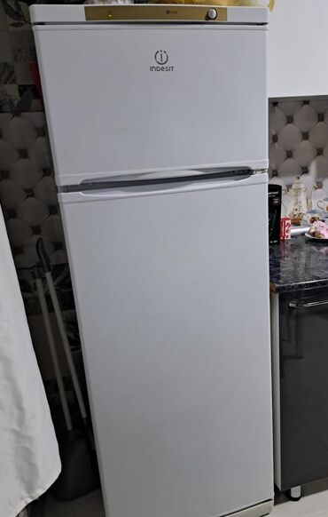 xaladen: İşlənmiş 2 qapılı Indesit Soyuducu Satılır, rəng - Ağ
