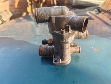 Auto delovi: Termostat sa kucistem i termodavacem Lada 112. Polovno, ocuvano — 5