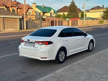 2022: Toyota Corolla: 2022 г., 1.8 л, Вариатор, Гибрид, Седан — 2