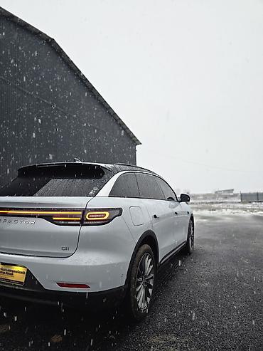 Другие детали салона: Электромобиль LEAPMOTOR — интерьер и мультимедиа премиум-класса — 4