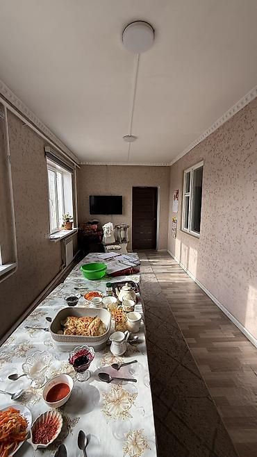 Продажа коттеджей и домов: 🏡 Продаётся дом в районе Ак-Босого ж/м 📍 Улица Чуй Просторный жилой — 11