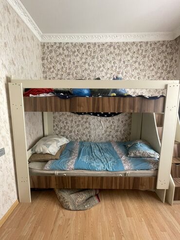 İkimərtəbəli uşaq çarpayıları: Oğlan və qız üçün, İşlənmiş, Çarpayı, Matras ilə, Siyirməli, Laminat