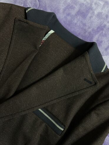 Dəstlər: Kostyum yenidir, 1 dəfə geyinilib. 10-11 yaşlı uşaqlar üçündür. 255 — 9