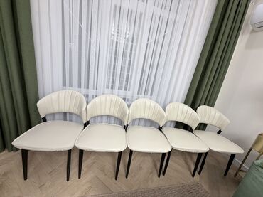 продажа стульев для кухни: Комплект обеденных стульев — 5 шт. - Стиль: современный, с акцентом