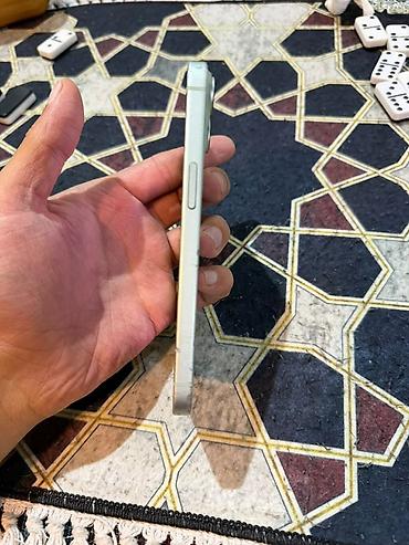 iphone 15 sadə: IPhone 15, Yaşıl, Face ID — 6