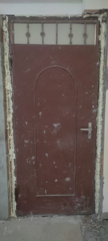Demir qapı satılır 130 AZN. Ölçü 215×94. Ünvan Ege hospital