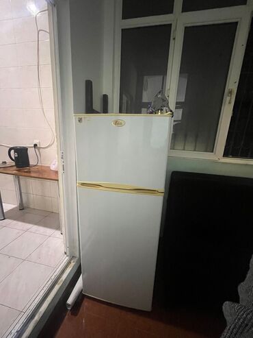 ucuz xaladenikler: Satılır soyuducu 160 azn Paltaryuyan 250 azn (5kqlıq)