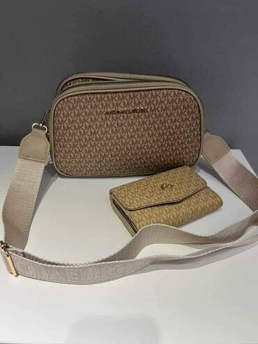 Torbe: Michael Kors torba NOVO

Novo
Replika

fb Moja Kupovina 1 — 12