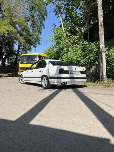 bmw e530: BMW 525: 1990 г., 2 л, Механика, Бензин