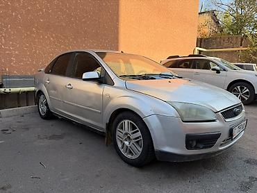салон на авто: Ford Focus: 2005 г., 2 л, Механика, Бензин, Седан — 4