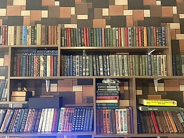 paltar rəfi: Məhsul: Divar tipli açıq kitab rəfi sistemi və müxtəlif dillərdə — 1