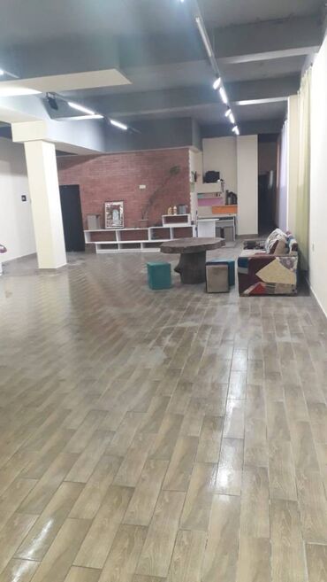 Digər kommersiya daşınmaz əmlakı: Həzi Asalanov metrosuna yaxın yerləşən ümumi sahəsi 240 kv,m olan — 1