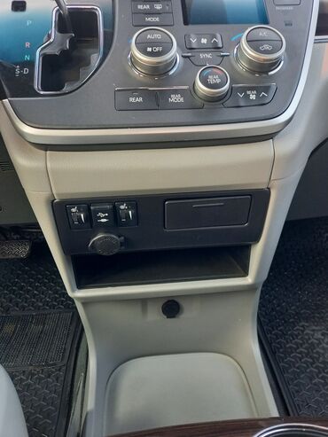 Toyota: Toyota Sienna: 2019 г., 3.5 л, Автомат, Бензин, Минивэн — 14