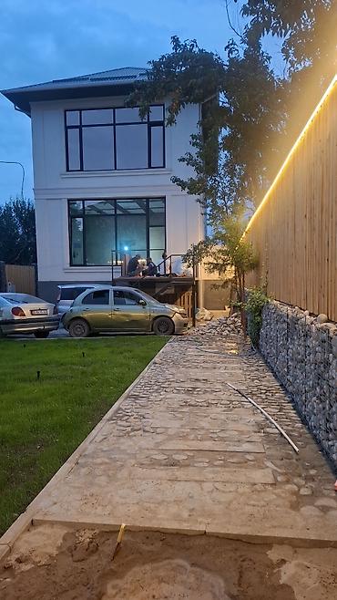 Продажа коттеджей и домов: Продаётся коттедж, рядом с резиденцией Чон Арык. 3 сан узла высота — 4