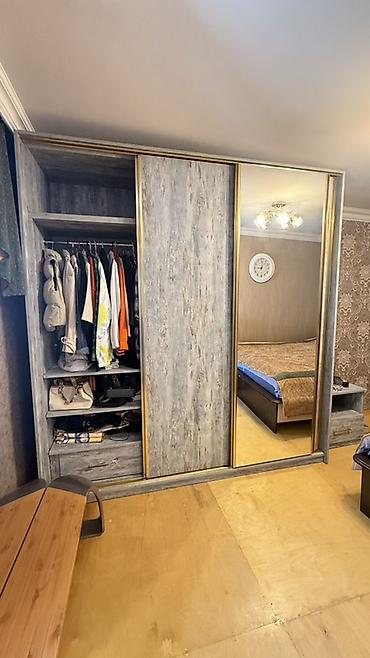 loft masa: Sürgülü qapılı böyük qarderob şkaf - 3 qapılı sistem: ortadakı qapı — 4