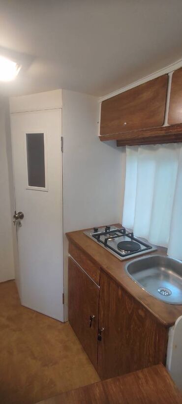 Qoşqular: KARAVAN sifarişlə. Istirahətiniz üçün tam şərait var . 12 volt — 6