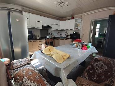 Продажа коттеджей и домов: Продаю дом в г. Кара-Балта, ул. Тоголок Молдо. Дом большой, со всеми — 6