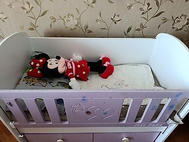 ali bebe mobilya: Oğlan və qız üçün, İşlənmiş, Dördbucaq, Beşik, Matras ilə, Yellənmə mexanizmsiz — 1