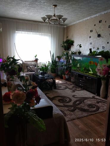 квартира в районе кудайберген: Продаю двухкомнатную квартиру 48кв. метров, в городе Карабалта