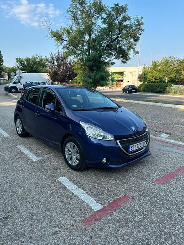 dinara kontakt: Peugeot 208: 1.2 l | 2013 г. | 105000 km. Hečbek