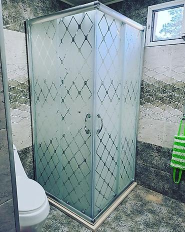 Duş kabinaları, arakəsmələr: Yeni Arakəsmə, Künc üçün, Ödənişli çatdırılma — 10