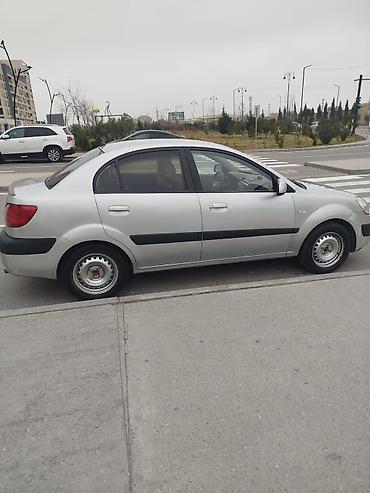ravon r4 arenda: Kia Rio: 1.5 l | 2007 il Sedan — 3