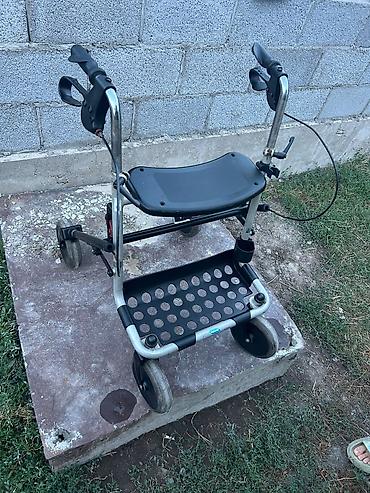 Медтовары: Роллатор Invacare Rea P452E/3 - Тип: четырехколесный ходунок с — 8