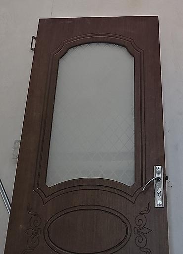 Taxta interyer qapısı – şüşəli, klassik dizayn - Material: tünd