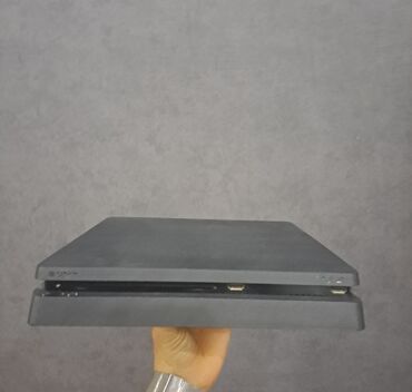 Фото и видеокамеры: Məhsul: PlayStation 4 Slim oyun konsolu (Sony) Xüsusiyyətlər: -