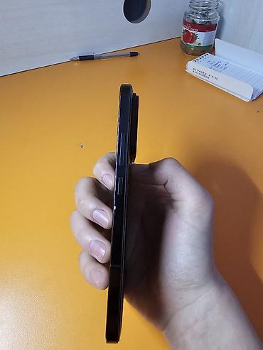 Другие мобильные телефоны: Смартфон с экраном почти без рамок и центральным отверстием под — 6