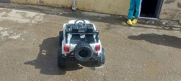 ugg bakü: Uşaq üçün elektrikli off-road maşın – 4x4 tipli, ağ rəng — 3
