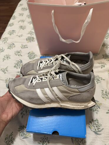 Кроссовки и спортивная обувь: Кроссовки, 38, Adidas, Б/у, цвет - Бежевый, Самовывоз