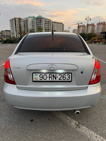 Hyundai: Hyundai Accent: 1.4 l | 2009 il Sedan — 6