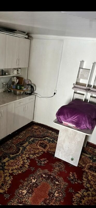 барачный дом каракол: 65 м², 3 комнаты, Парковка, Сарай, Забор, огорожен