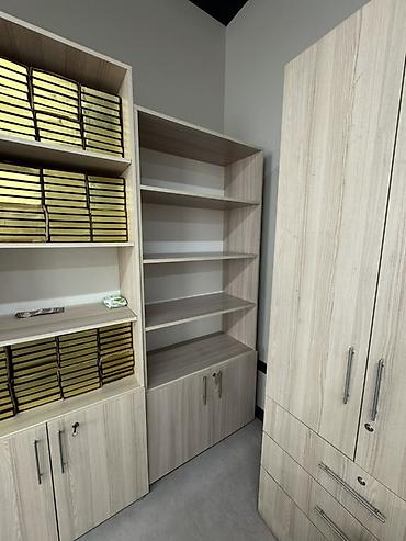ofisler: Komplektin xüsusiyyətləri: - Hündür, ikiqapılı dolablar - Daxildə — 5