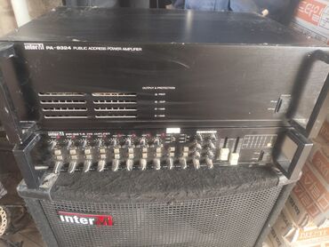 головной микрофон: Мощный усилитель Inter M PA-9334 с черным корпусом, предназначенный