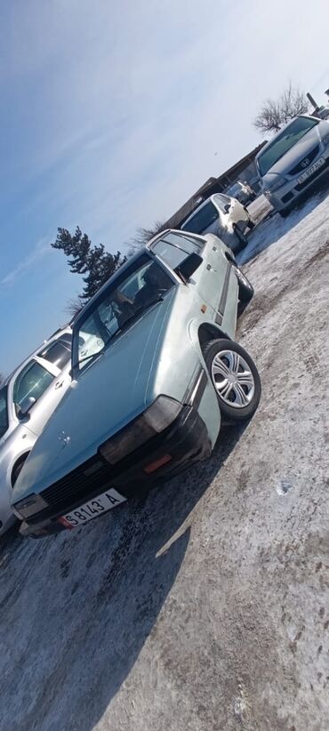 Mazda: Mazda 626: 1985 г., 2 л, Механика, Бензин, Седан