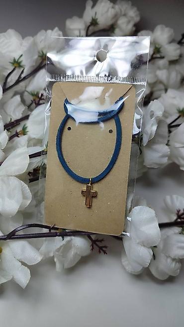 monro naocare: Ogrlica sa priveskom krsta - Plavi plišani/velur kaiš (choker stil) — 1
