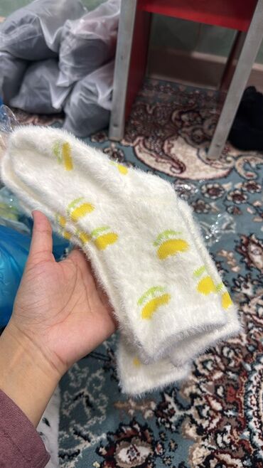 Носки и белье: Носки женские и унисекс, набор различных моделей. Если цены выше — 2