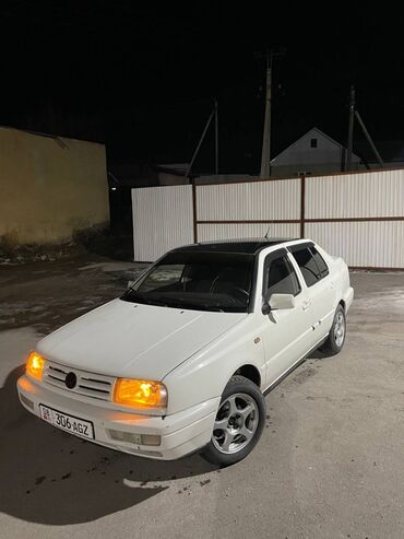 volkswagen vento машина: Volkswagen Vento: 1995 г., 1.8 л, Механика, Бензин, Седан