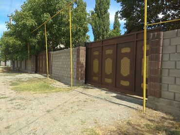 продаю дом сокулук центр: 100 м², 4 комнаты, Старый ремонт Кухонная мебель