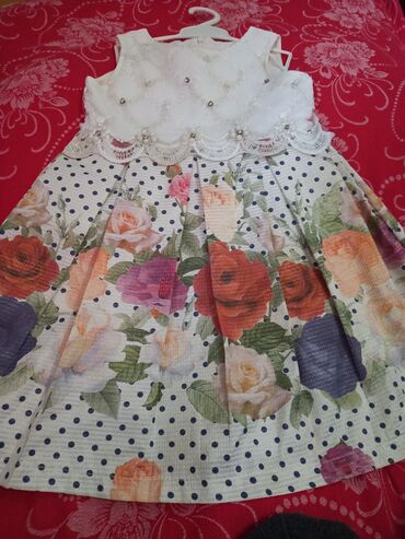 Koftalar, sviterlər: Geyimlerin tep tezesi de var icərisində bir iki defe geyilmişi de gül — 12