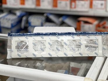 led лента: Рамка для электроустановочных изделий VISION, на 5 постов. -