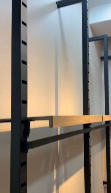 setqa vitrin: Mağaza və qarderob üçün metal avadanlıq, 10 poqon metr, hündürlüyü