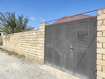 Həyət evi satılır. Ev Saray qəsəbəsində yerləşir
