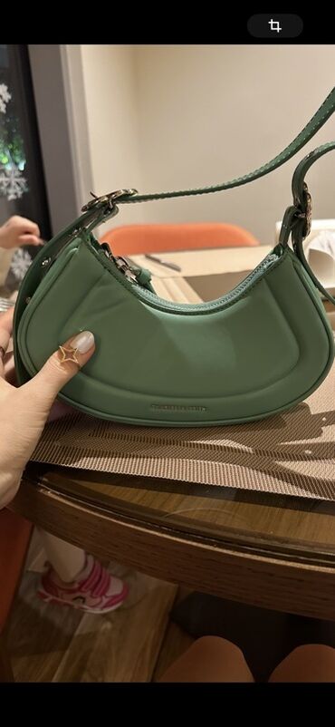 Toy paltarları və aksesuarları: Çiyin çantası, Charles & Keith, İşlənmiş